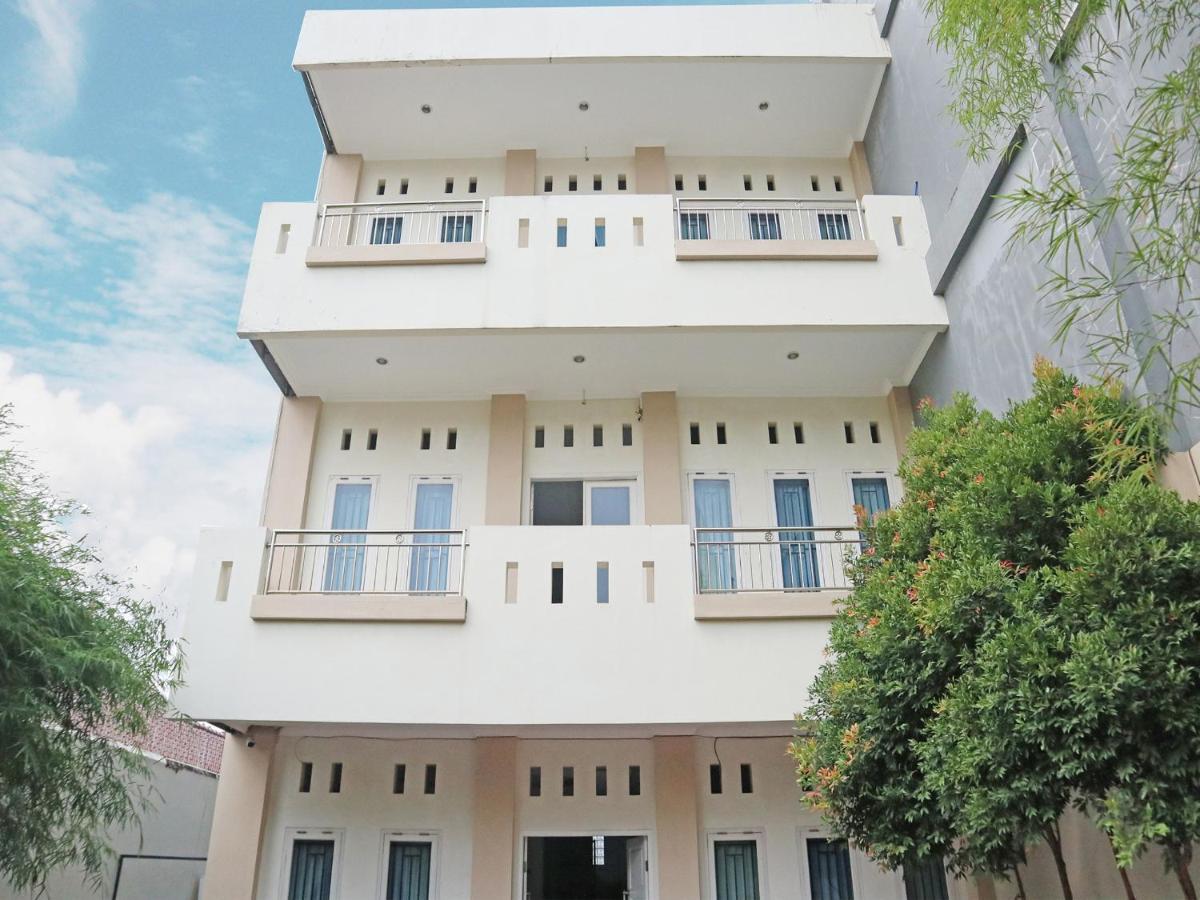 Hotel Oyo 1649 Grya Lavinsa Padang  Exterior foto